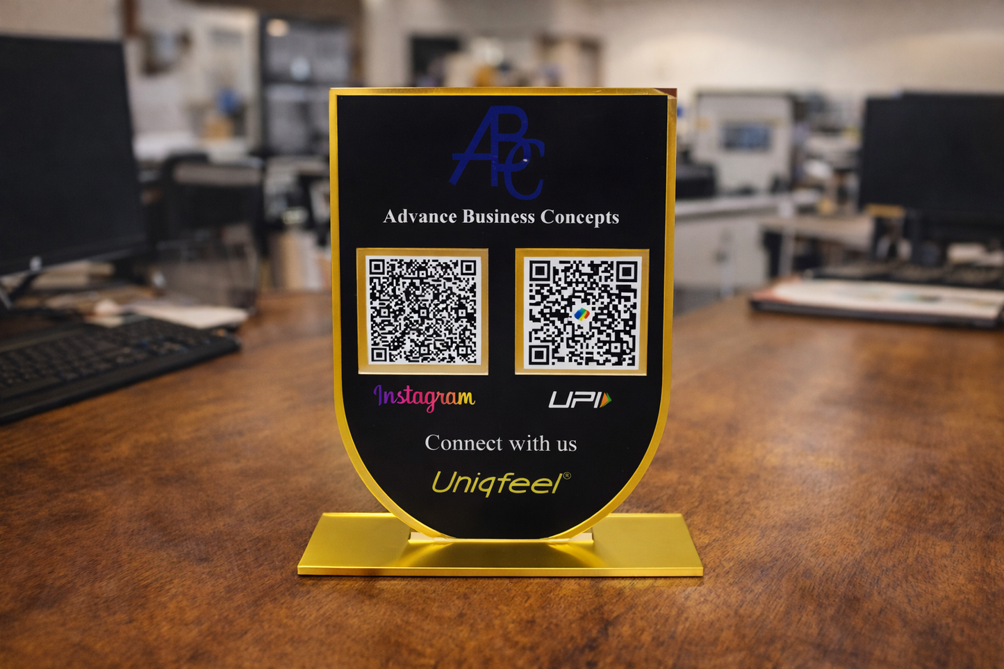 2 Qr U-Shape Standee